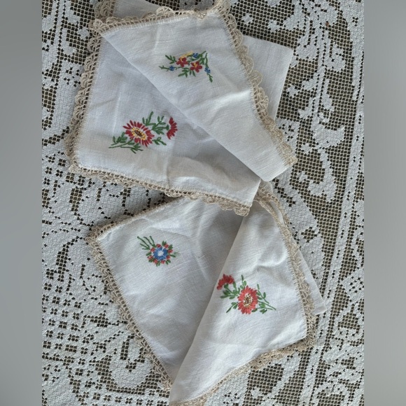 Two Tea Tray Embroidered Cloths. Centerpiece Doilie 1920s Cross Stitch Flowers - Picture 3 of 9